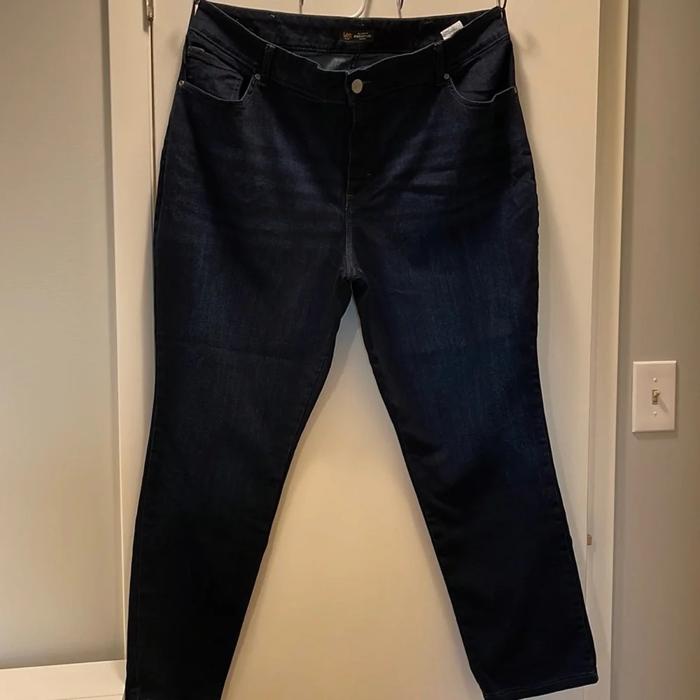 NWOT Lee relaxed fit straight leg mid rise dark wash size 22W - Picture 1 of 6